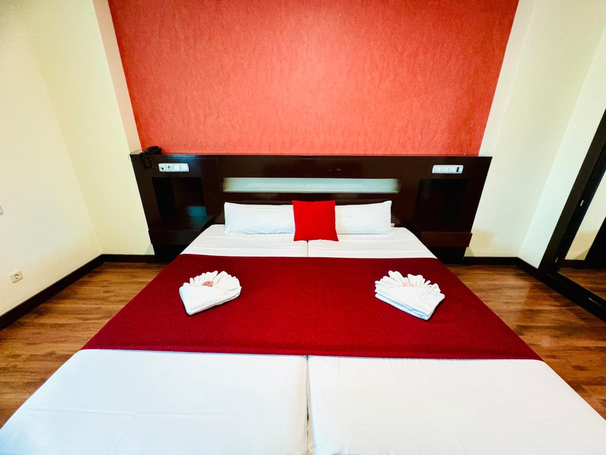 La Cantuena Hotell Parla Exteriör bild