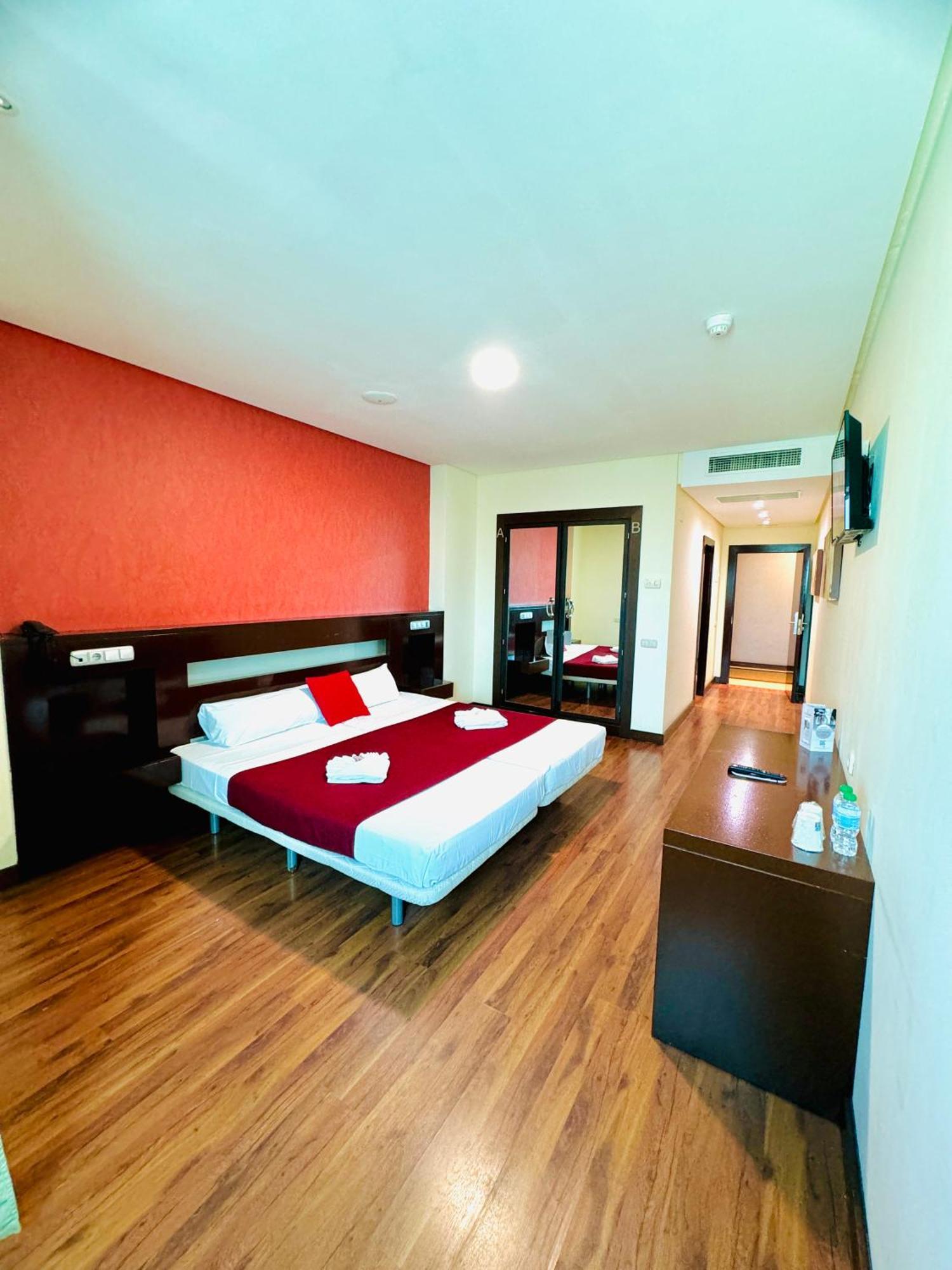 La Cantuena Hotell Parla Exteriör bild